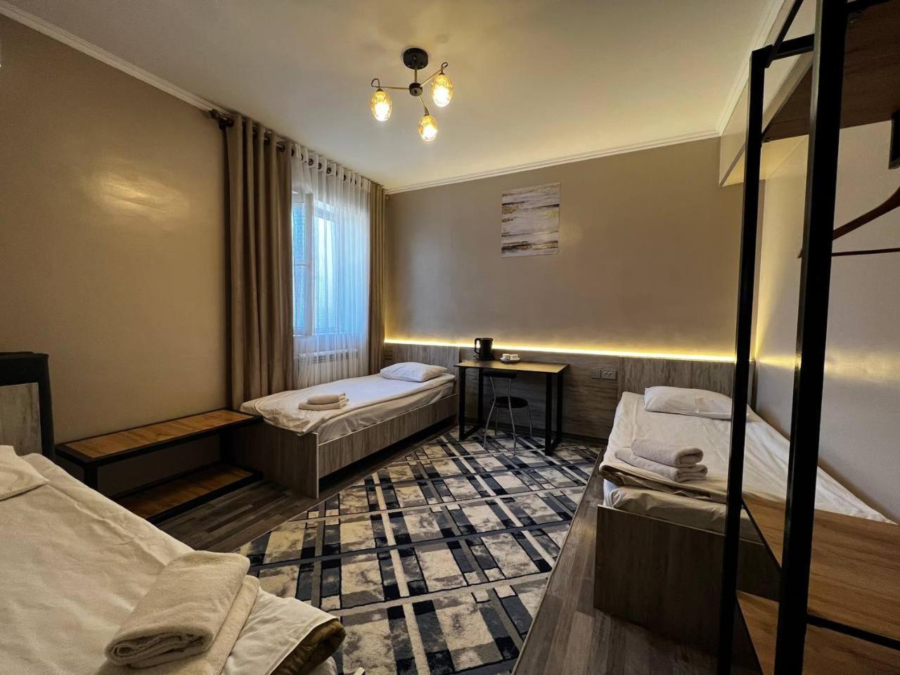 Ave Hotel Osh Exterior foto